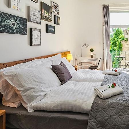 3 Room Apartment In The Beautiful Street Budapeşte Dış mekan fotoğraf