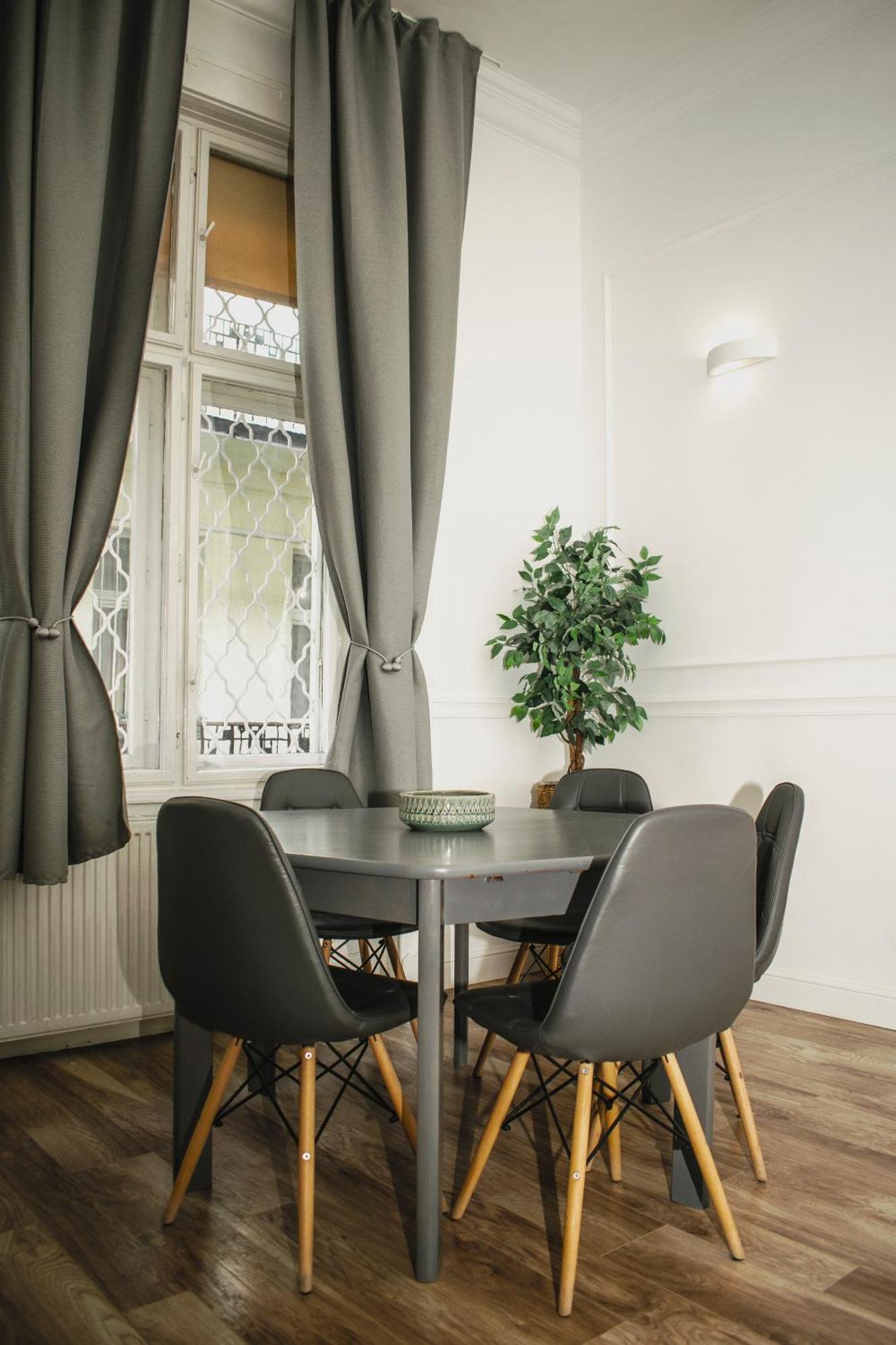 3 Room Apartment In The Beautiful Street Budapeşte Dış mekan fotoğraf
