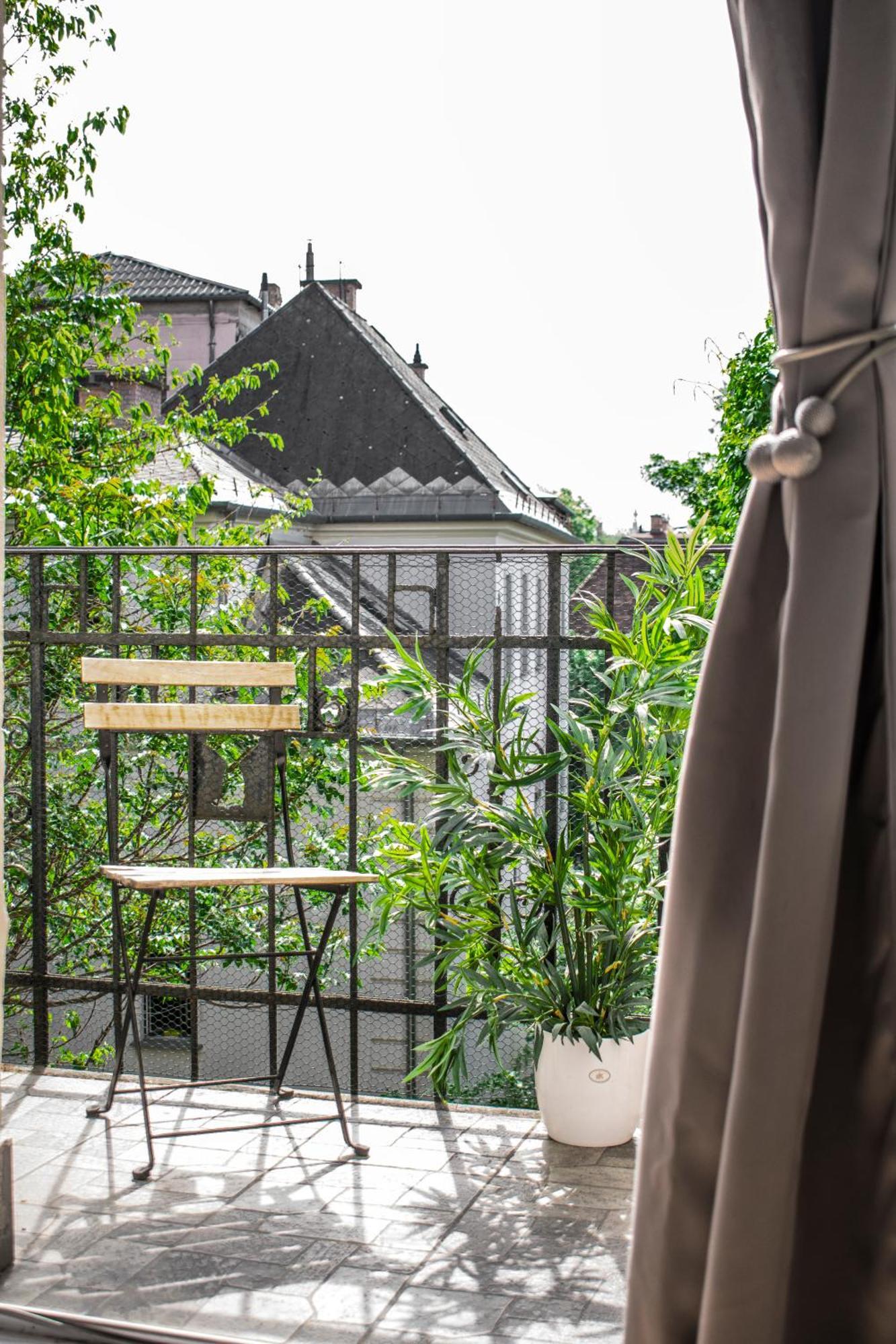 3 Room Apartment In The Beautiful Street Budapeşte Dış mekan fotoğraf