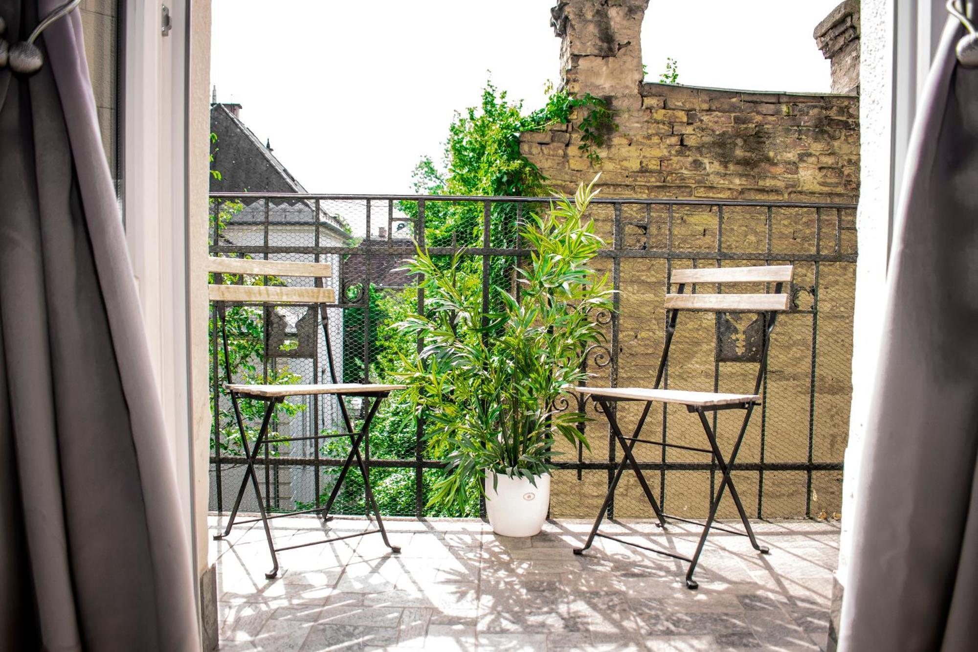 3 Room Apartment In The Beautiful Street Budapeşte Dış mekan fotoğraf